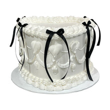 गैलरी व्यूवर में इमेज लोड करें, हार्ट विंटेज केक