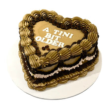गैलरी व्यूवर में इमेज लोड करें, हार्ट विंटेज केक