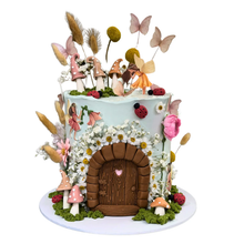 गैलरी व्यूवर में इमेज लोड करें, Fairy Themed Cake (2)
