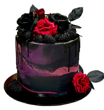 गैलरी व्यूवर में इमेज लोड करें, Gothic Themed Cake
