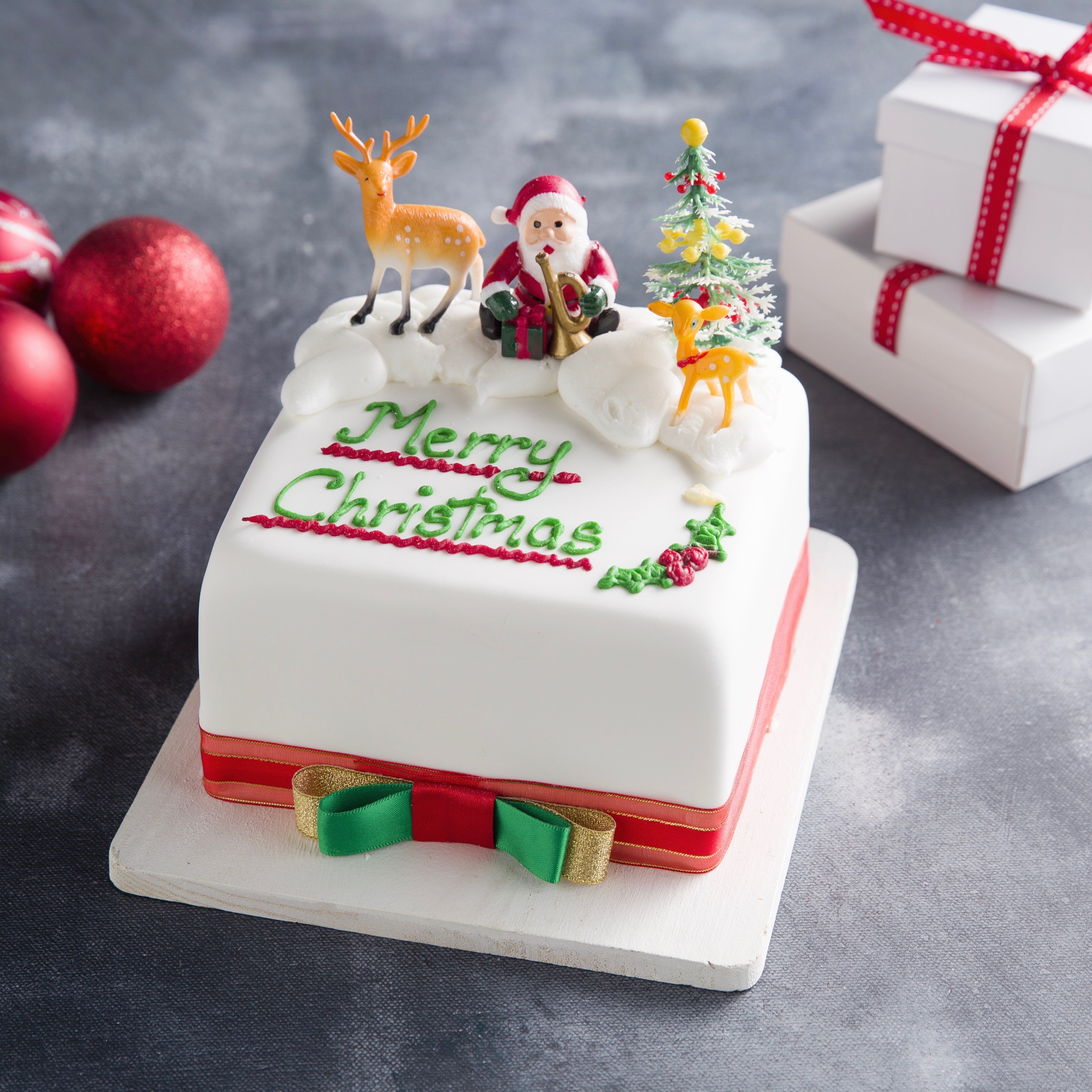Decorated Christmas Fruit Cake | Poles Patisserie