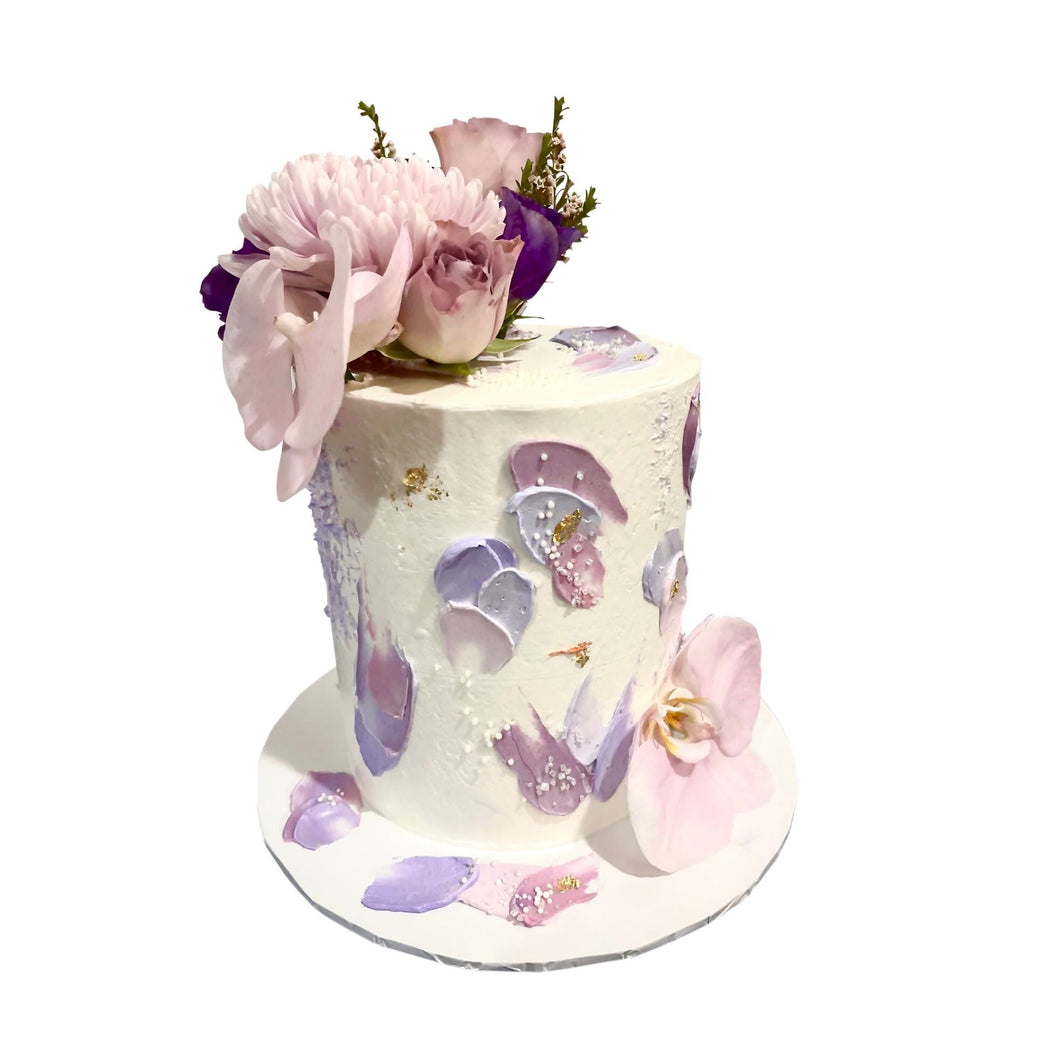 फूलों के साथ बैंगनी कैनवास शैली लंबा केक